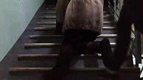 俄罗斯少女能应付第一次激烈肛交和大鸡巴吗？