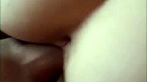 白人天使床上猛插我大屌狂干