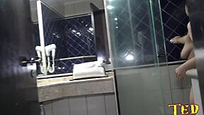 damn, natália prado and gustavo bueno get steamy after a shower! victor hugo joins in too! 😈