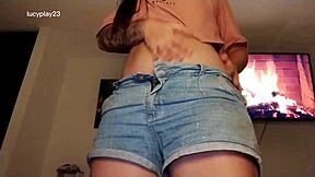 wanna watch a colombian model touching herself?