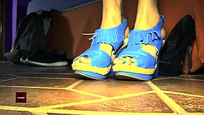 Beautiful teens compete in underwater masturbation contest