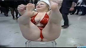 Chubby blonde with big booty does webcam show.