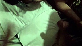 这个性感小18+拉丁辣妈被搭讪。她像专业人士处理大鸡巴