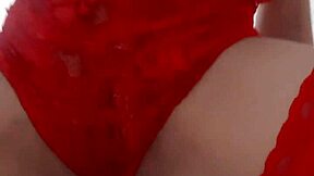 sramidia de lingerie brincando com a buceta