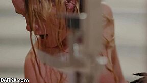 嘿宝贝，想不想加入浴缸来个惊喜？