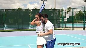 卷发黑人小野猫网球赛后涂油骑乘大屌狂摇