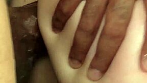 18岁新人妮基·米尔克斯挑战粗暴跨种族口交