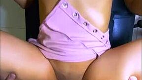 la colegial más seductora invitó a su compañero de clases a casa para enseñarle técnicas especiales y tuvieron una noche de pasión