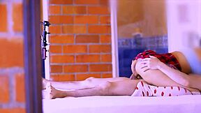 el amigo con su presencia magn�tica y su voz seductora era una presencia constante en el apartamento siempre generando momentos intensos y llenos de pasi�n