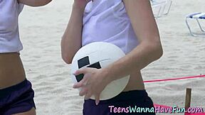 Dick-Sucking Amateur Teenagers Suck Big Cocks!