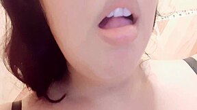 bisexual stepmom fingers her big ass and masturbates homemade! 😱