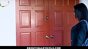 火辣迷你18+黑嫩妹口交高潮干邻居