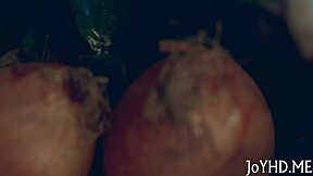 Youthful whore engages in sucking session with couple