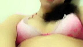 em gái 2k thủ dâm part 12