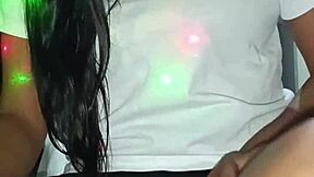 Hijastra colegiala de 18 años me entrega su culo para comprar ropa nueva