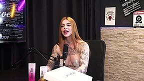 ela conheceu drogas cedo, tatuagem mostra suas tristezas - ruiva braba