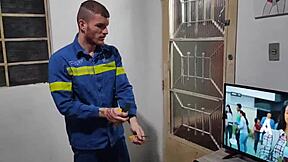 I Called An Electrician For Tv Help, But Ended Up Paying With Wet Pussy And Blowjob