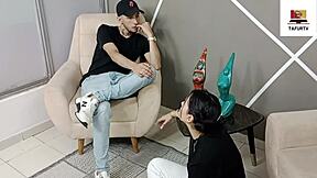 mi hermanastra me pide que le enseñe a follar, y le doy una buena follada por perra