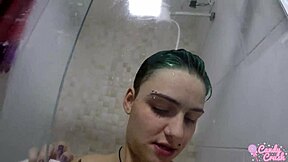 putinha tomando banho e mamando pau depois de dar muito o cuzinho - mano nico.