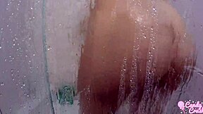 putinha tomando banho e mamando pau depois de dar muito o cuzinho - mano nico.