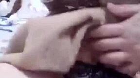 爱鸟公主-看到妹妹骚逼痒了，哥哥果断上前帮忙 with asian bent over sexy kissing young pussy wet