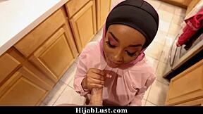 Meeting the gorgeous hijab-wearing lady for an intimate encounter - hijablust