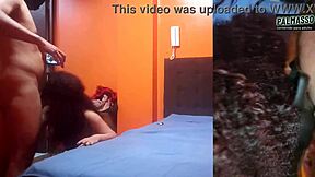 me follo a la mama de mi amigo apenas la vi sola tuvimos una charla rapida ella me tiene ganas le gustan los jovenes charlamos hasta en el baño y se conto su historia