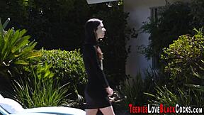 辣妹18+吸大黑鸡巴高清版