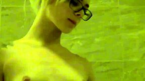 Cute Elsa Masturbates Pussy in Bubble Bath