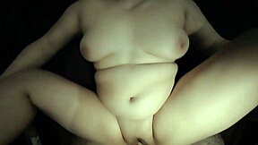 偷拍继妹在家猛自慰大屁股狂野