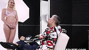 自然美女Marilyn Sugar享受私人后入时刻