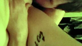 狂舔Lyn湿漉漉骚屄和屁眼！