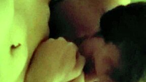 狂舔Lyn湿漉漉骚屄和屁眼！