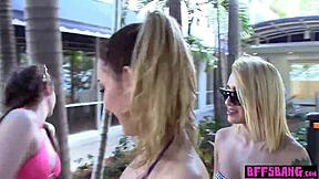 嘿，看我们双性恋18+闺蜜一起骑巨屌浪叫！