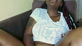 black babe fingering herself, so hot! 🔥