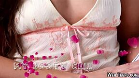 Petite Latina Feels Ecstasy Eating Pussy Passionately