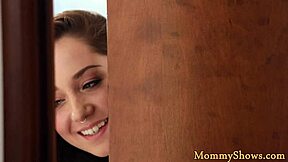 what does mommy show in this story?