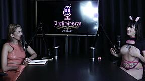 safada moans loud, shows tattoos and tits after trufas talk, then gets licked in bathroom - yummi paradise