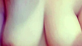 que rica colombiana hijastra se masturba en baño 😍