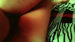 Duermo con colombiano y me mete su verga tiesa en mi vagina estrecha