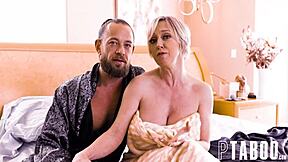 how brad newman and dee williams show their love as a couple