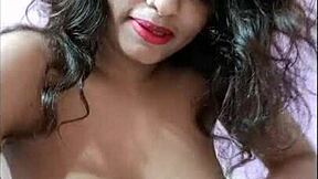 Indian teen Sarika teases fans with homemade porn 😏