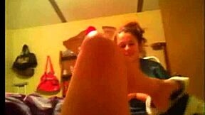 watch the amateur teen 18+ eat mature pussy