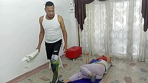 继女身材超棒，我们客厅来场激烈“锻炼”