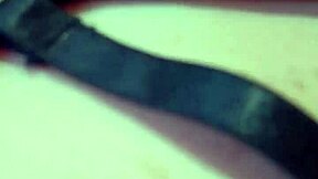 娇小拉丁继母看五十度灰后用BDSM惩罚继子