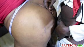 我穿裙子勾引讲师，被弯腰后入式口交和大鸡巴射精