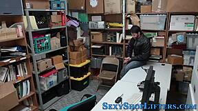 18+少女小偷高清商店颜射实录