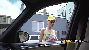 瘦巴巴咖啡师公共露奶赚外快