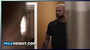 Lacy Lennon fucks in bathroom early morning.