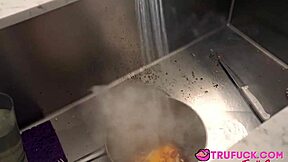 艾莉亚·瓦伦西亚和丹尼·斯蒂尔胡安·埃尔·卡巴约·洛科练习造人三人行